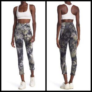 💕MARIKA💕 Christy Capri Leggings ~ Tie-Dye